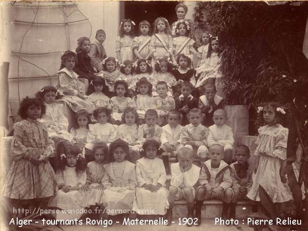 Classe d'école maternelle dit , à cette époque, l'Asile, lieu indéterminé, 1902!!